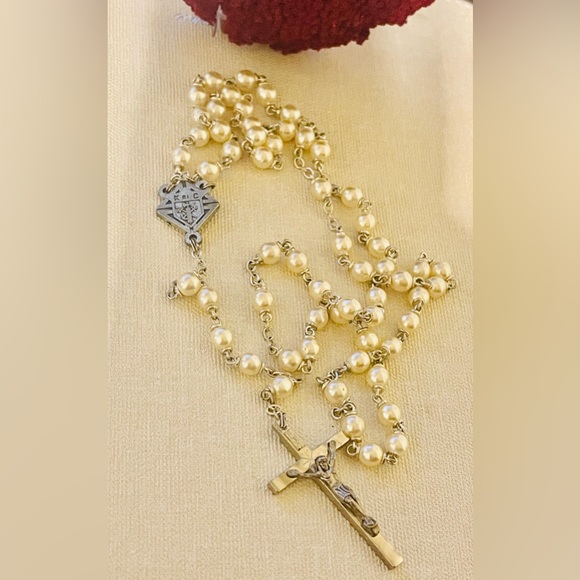 Vintage Knights of Columbus Pearl Rosary - Picture 2 of 8